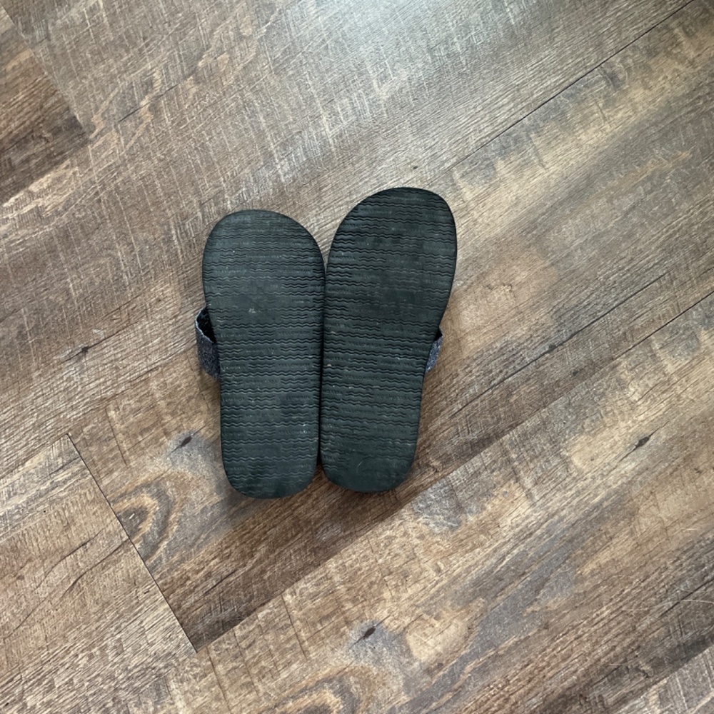 Sandals - Picture 2 of 3